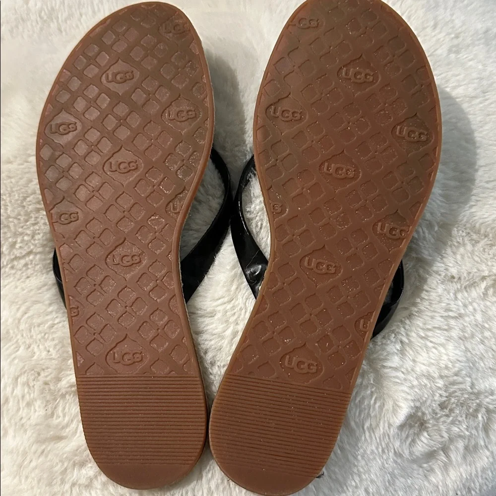 UGG Black leather flip flop. Size 8. Excellent condition. - Picture 5 of 6